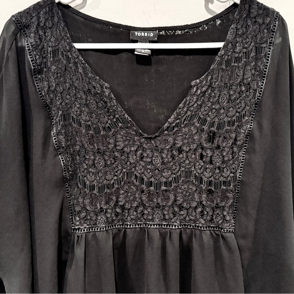 Torrid Black Lace and Crochet Accent Blouse with Sheer Sleeves NWOT - Picture 3 of 10